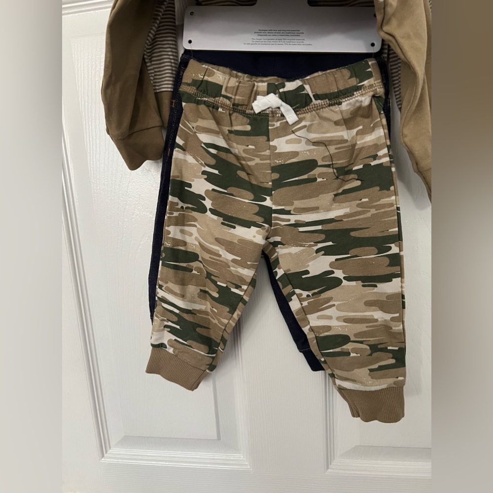 Carter's Infant/Toddler Boy's 4 Piece Long Sleeve and Pant Outfit Set Size 6-9 M - Picture 4 of 6